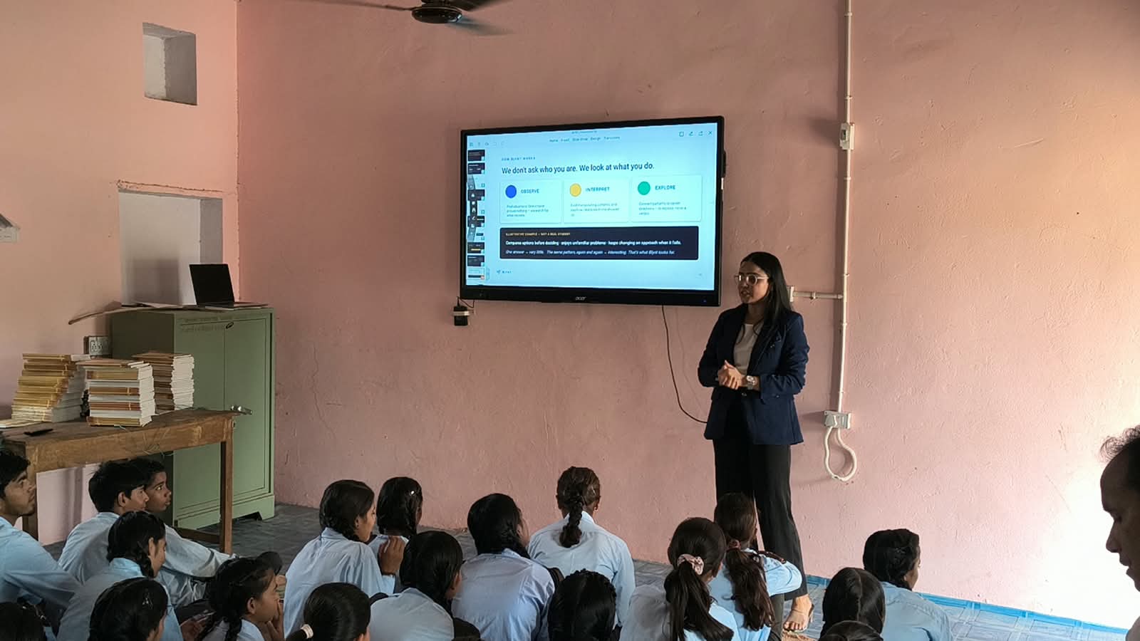 Blynt in a classroom